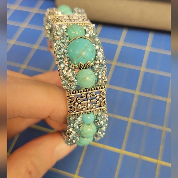 Felt's Fun Finds Jewelry - Turquoise Rhinestone & Silver Tone Beaded Bracelet Feather